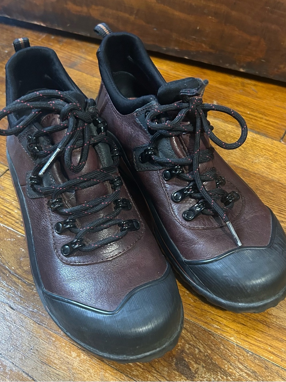 Clarks Muckers Waterproof Leather Walking Shoes Womens 6